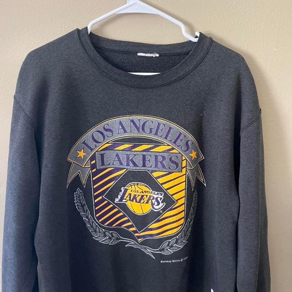 VINTAGE Los Angeles Lakers NBA Sweatshirt Nutmeg Mills 1990s Charcoal Gray‎